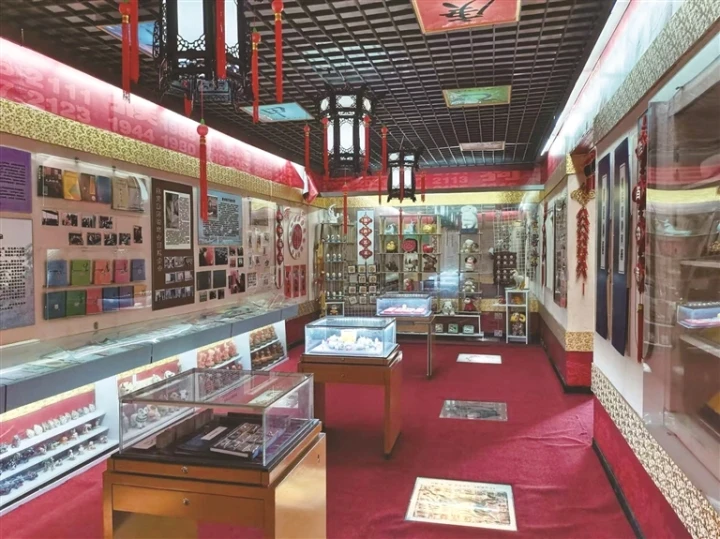 施志淮和他的微型展館